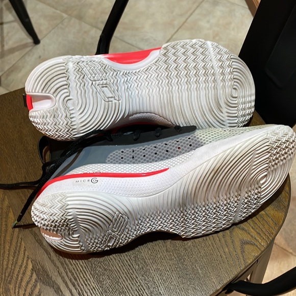 Under Armour Curry 7’s - Picture 4 of 8